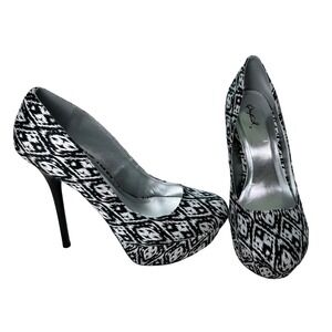 Qupid NWOB Ikat Print Black White Stiletto Platform Heels Size 7 Closed Toe